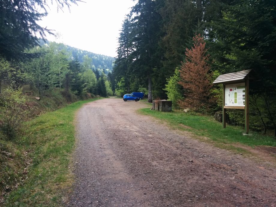 Vue de l'entrée du parking