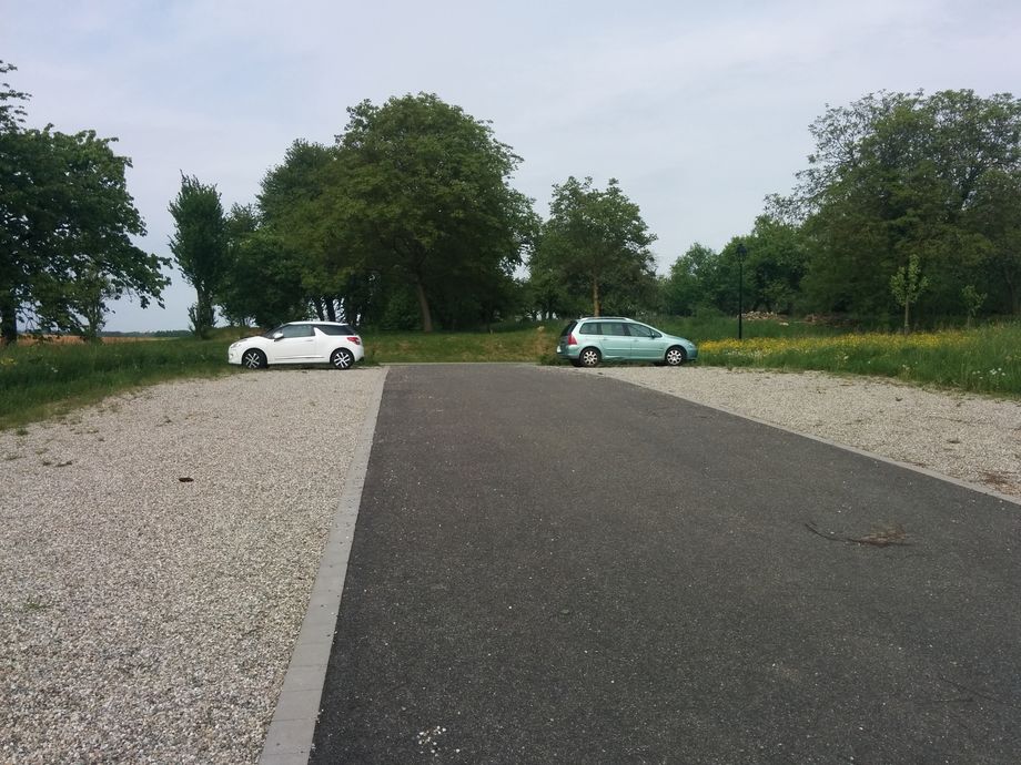 Vue de l'entrée du parking Hunspach